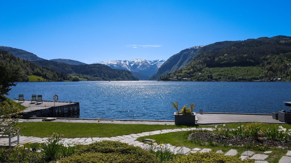 Utsikten fra hagen, Brakanes Hotel
