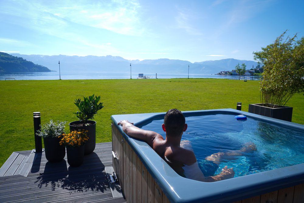 Boblebadet mot fjorden, Hardangerfjord Hotel i Øystese