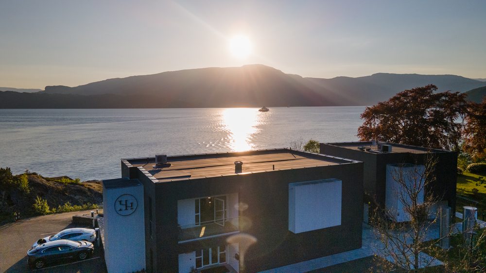 Kveldssol over fjorden, Hardanger House