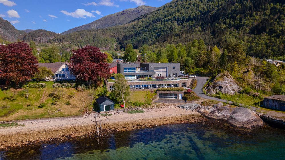Stedet fra sjøen, Hardanger House