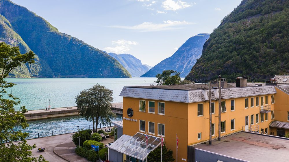 Hotellet ved fjorden, Klingenberg Hotel i Årdalstangen