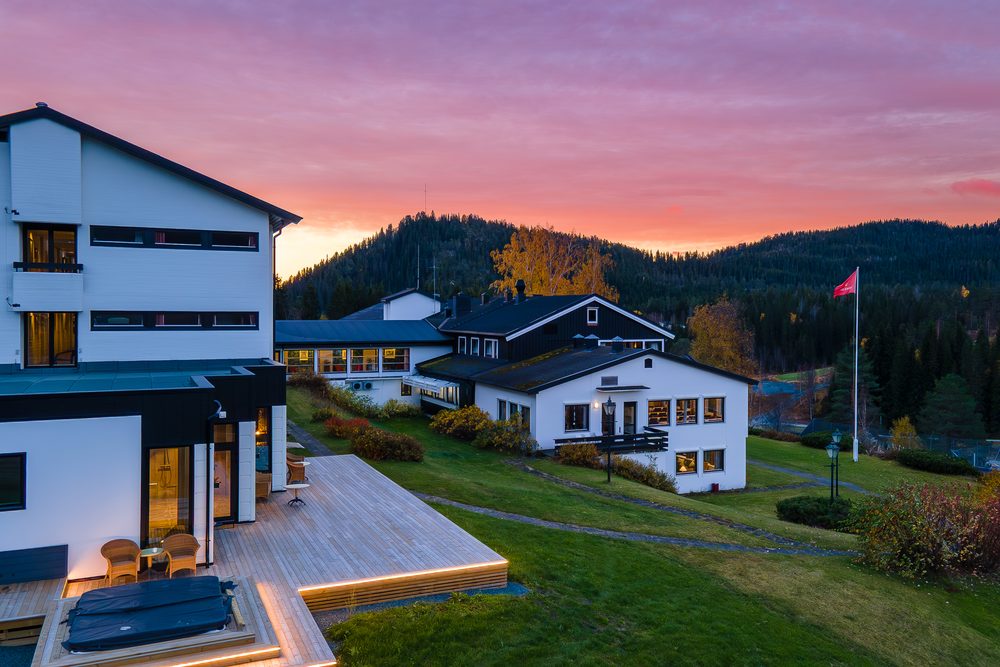 Anlegget i solnedgang, Morgedal Spa & Resort